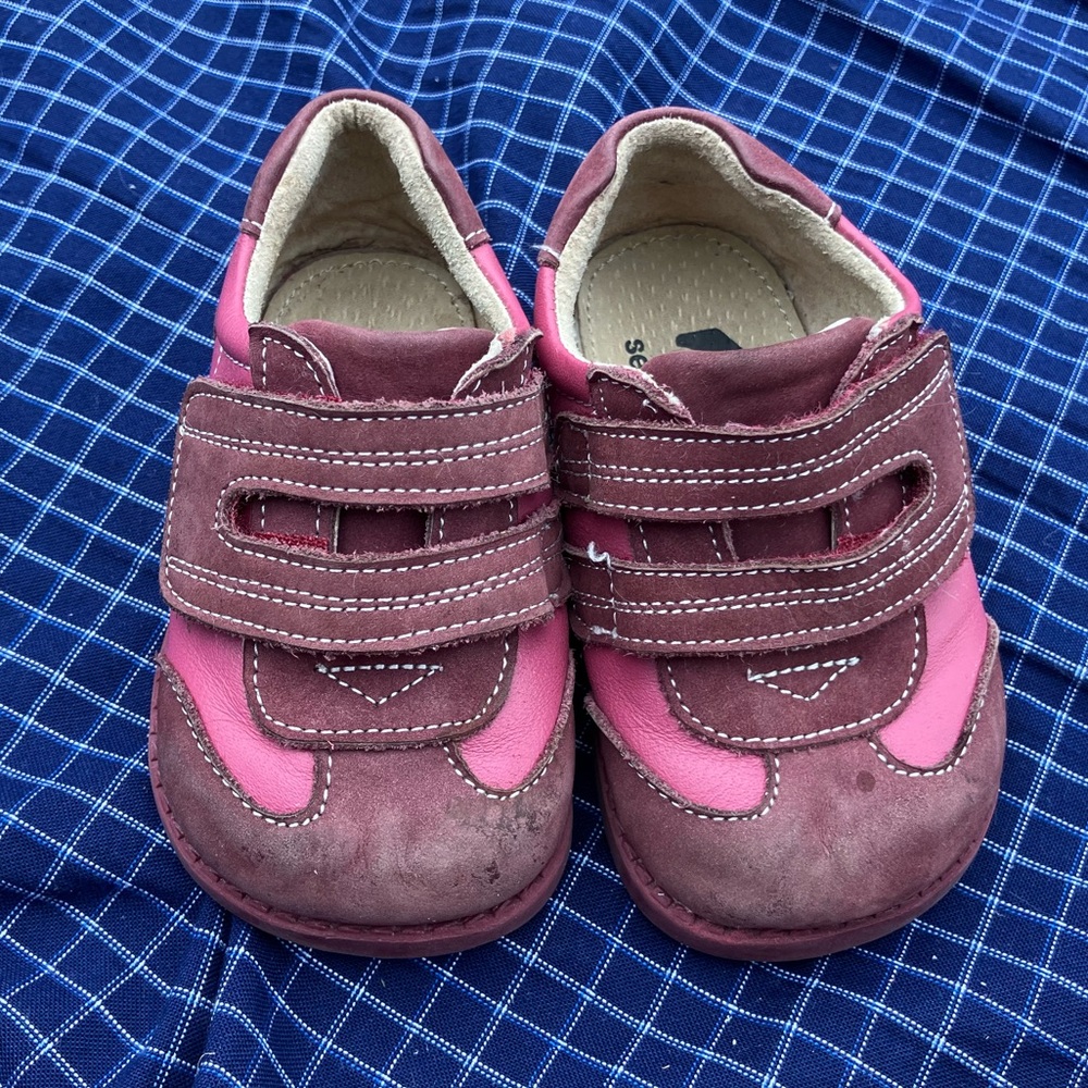 See Kai Run sneakers size 5